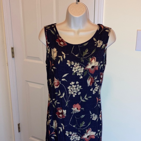 Bundle of 2.  Floral Maxi Dresses - 2 dresses Burgundy and Blue - Picture 7 of 9